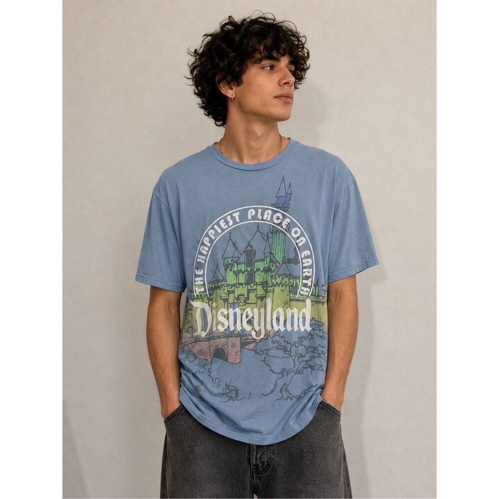 Rare Disneyland The Happiest Place on Earth Graphic T-Shirt Blue XL Cotton Blend